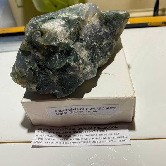 AGATE VERTE AVEC QUARTZ DE MORBI, INDE GRANDE 553g MF895