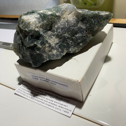 ÁGATA VERDE CON CUARZO DE MORBI, INDIA GRANDE 553g MF895