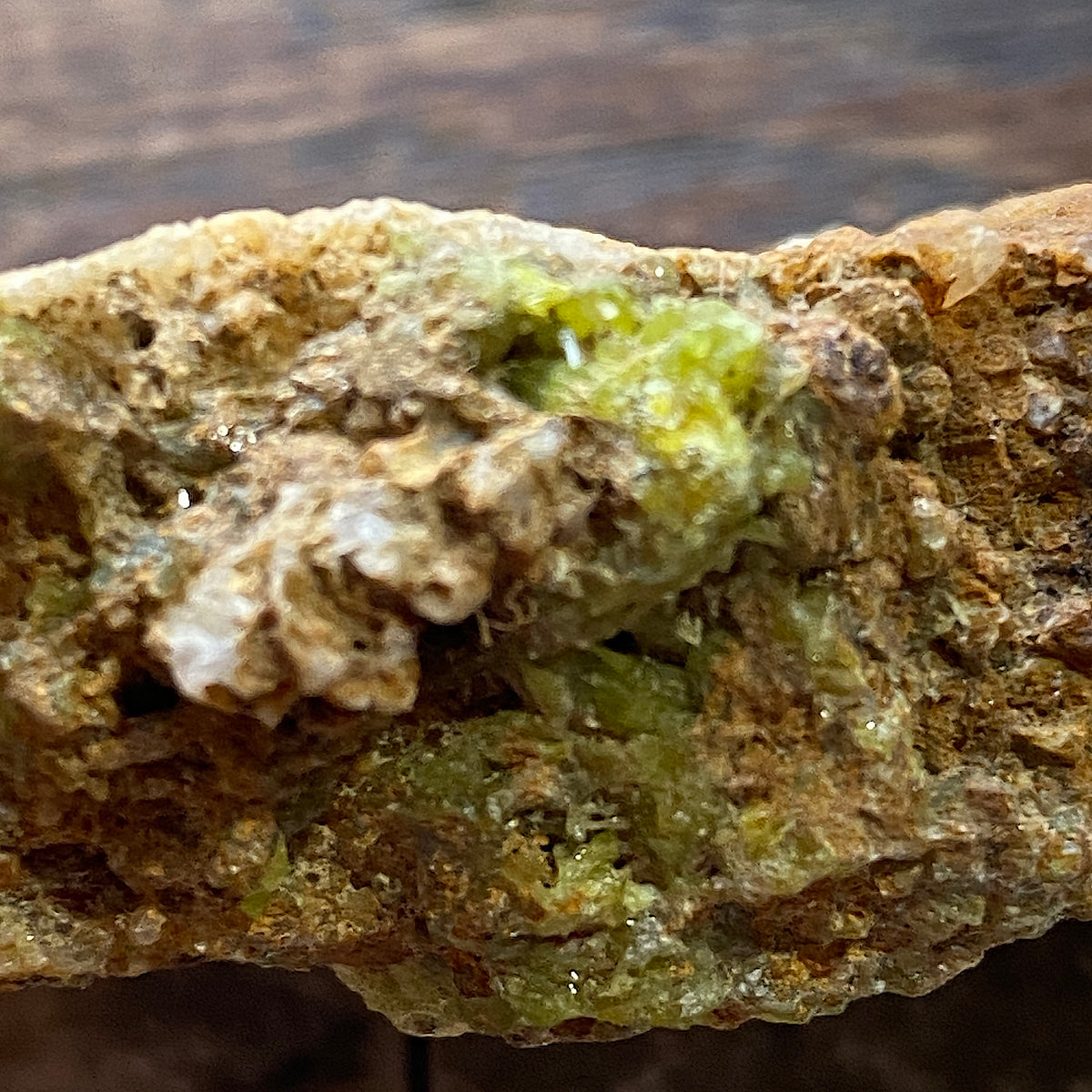 PYROMORPHITE ON QUARTZ : HARD RIGG EDGE, OUSBY, EDEN, CUMBRIA 102g MF5402