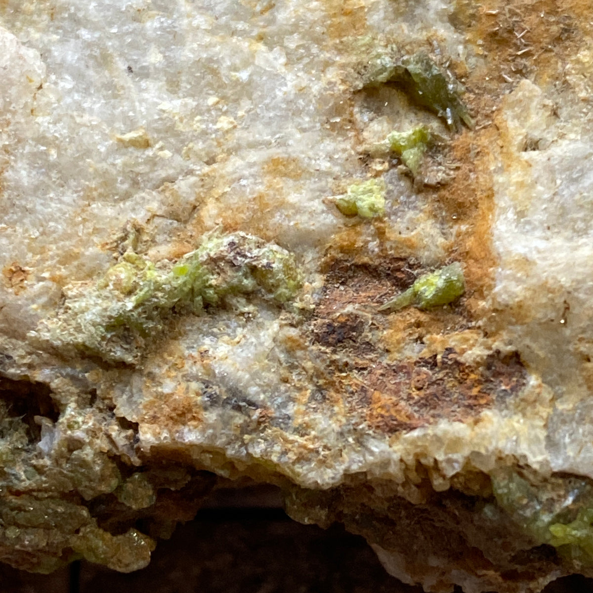 PYROMORPHITE ON QUARTZ : HARD RIGG EDGE, OUSBY, EDEN, CUMBRIA 102g MF5402