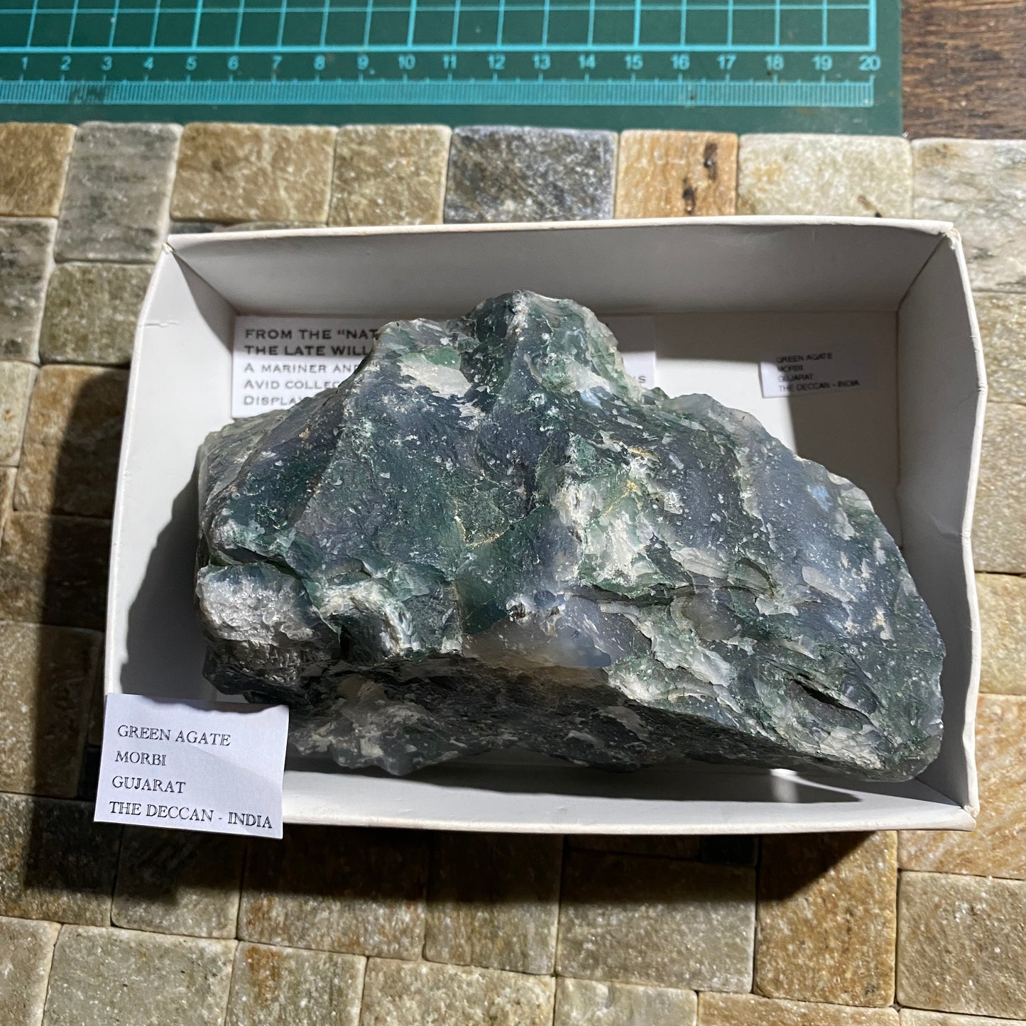 ÁGATA VERDE CON CUARZO DE MORBI, INDIA GRANDE 553g MF895
