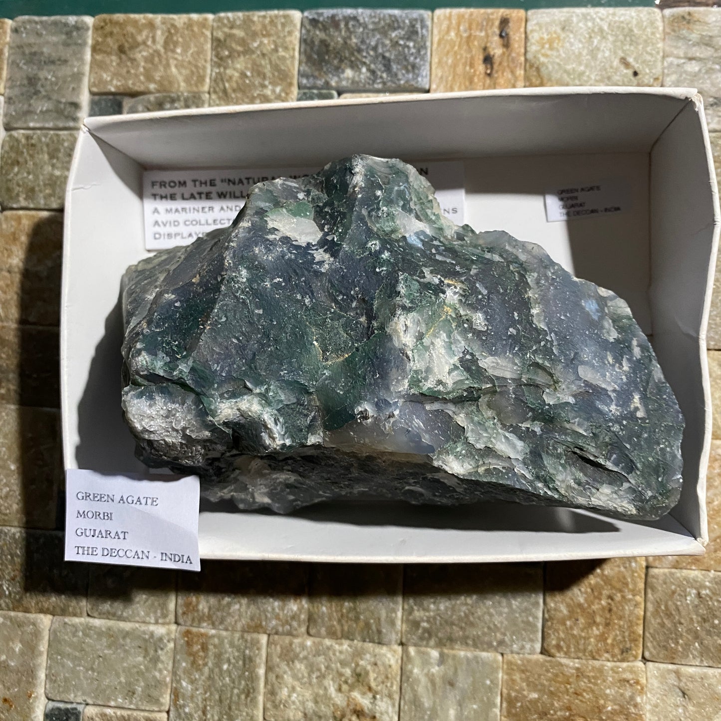 ÁGATA VERDE CON CUARZO DE MORBI, INDIA GRANDE 553g MF895