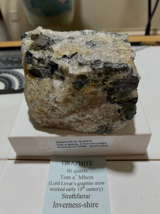 GRAPHITE IN QUARTZ : TOM A MHEIN, STRATHFARRER, SCOTLAND 497g MF4801
