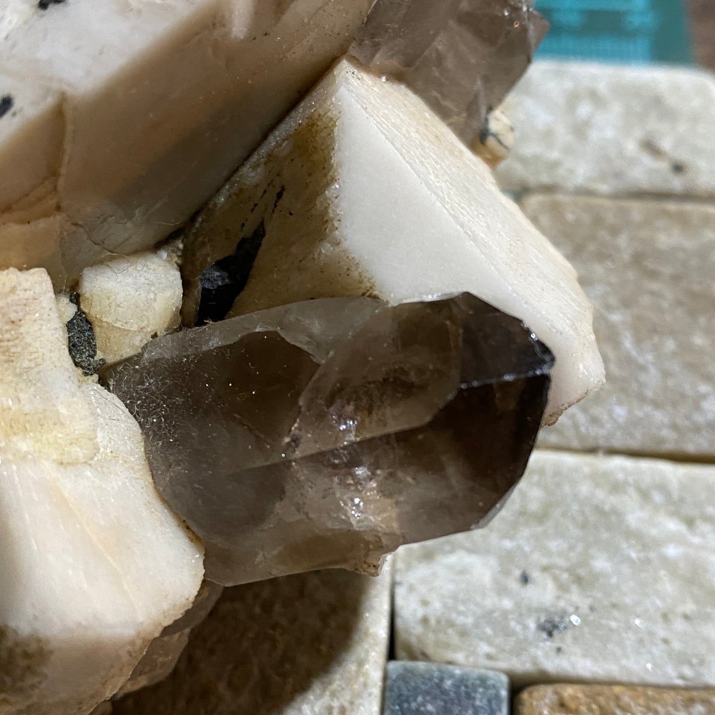 MICROCLINE WITH SMOKE QUARTZ &AEGIRINE LOVELY PIECE FROM MALAWI 286g MF813