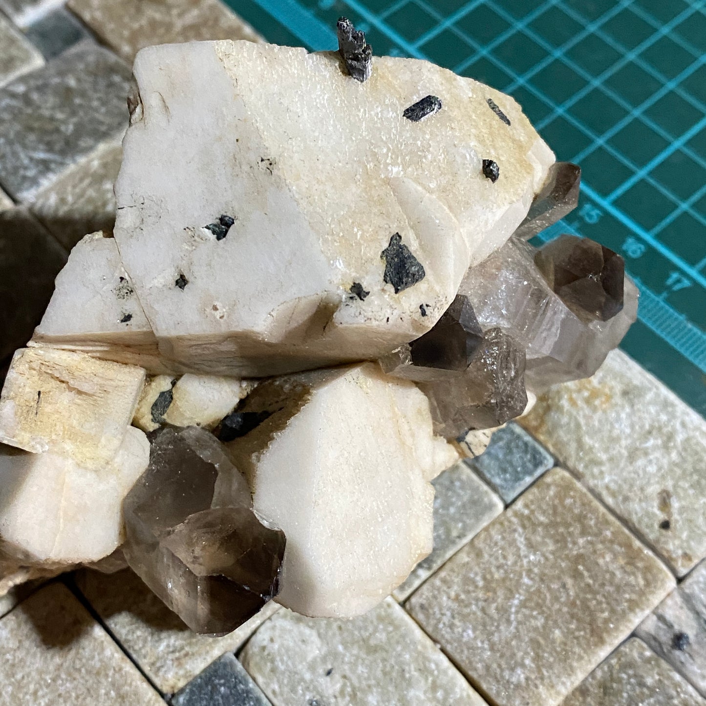 MICROCLINE WITH SMOKE QUARTZ &AEGIRINE LOVELY PIECE FROM MALAWI 286g MF813