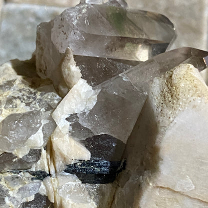 MICROCLINE WITH SMOKE QUARTZ &AEGIRINE LOVELY PIECE FROM MALAWI 286g MF813