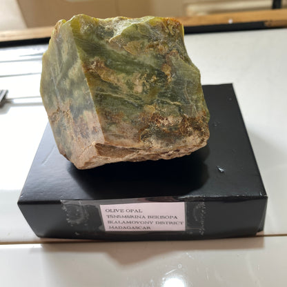 OPAL :  OLIVE VARIETY - TANAMARINA BEKISOPA, IKALAMOVONY, MADAGASCAR  275g MF886