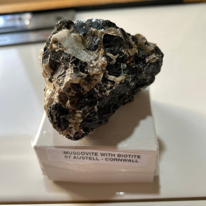 MUSCOVITE/BIOTITE : ST AUSTELL MINING DISTRICT, CORNWALL. 96g MF5411