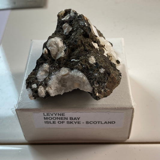 LEVYNE [ETC] - MOONEN BAY, ISLE OF SKYE, SCOTLAND. 36g. MF1974