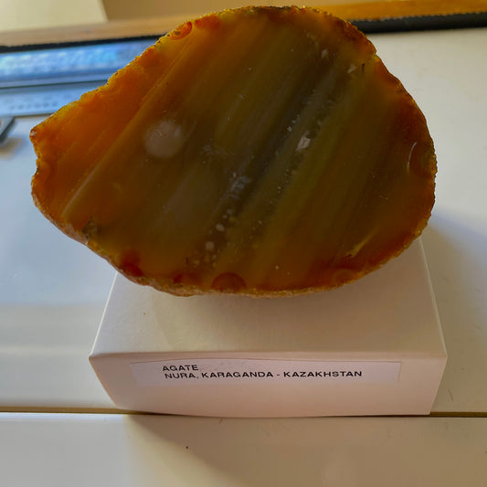 AGATE NODULE : NURA, KARAGANDA REGION, KAZAKHSTAN. 303g. MF5412