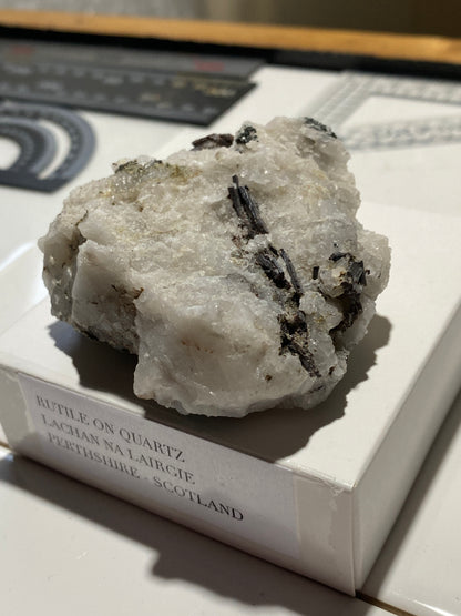 RUTILE ON QUARTZ : LACHAN NA LAIRGIE, PERTHSHIRE, SCOTLAND  106g MF4808