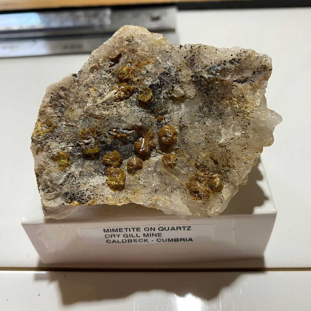 MIMETITE ON QUARTZ : DRY GILL MINE, CALDBECK, ALLERDALE, CUMBRIA  174g MF5414