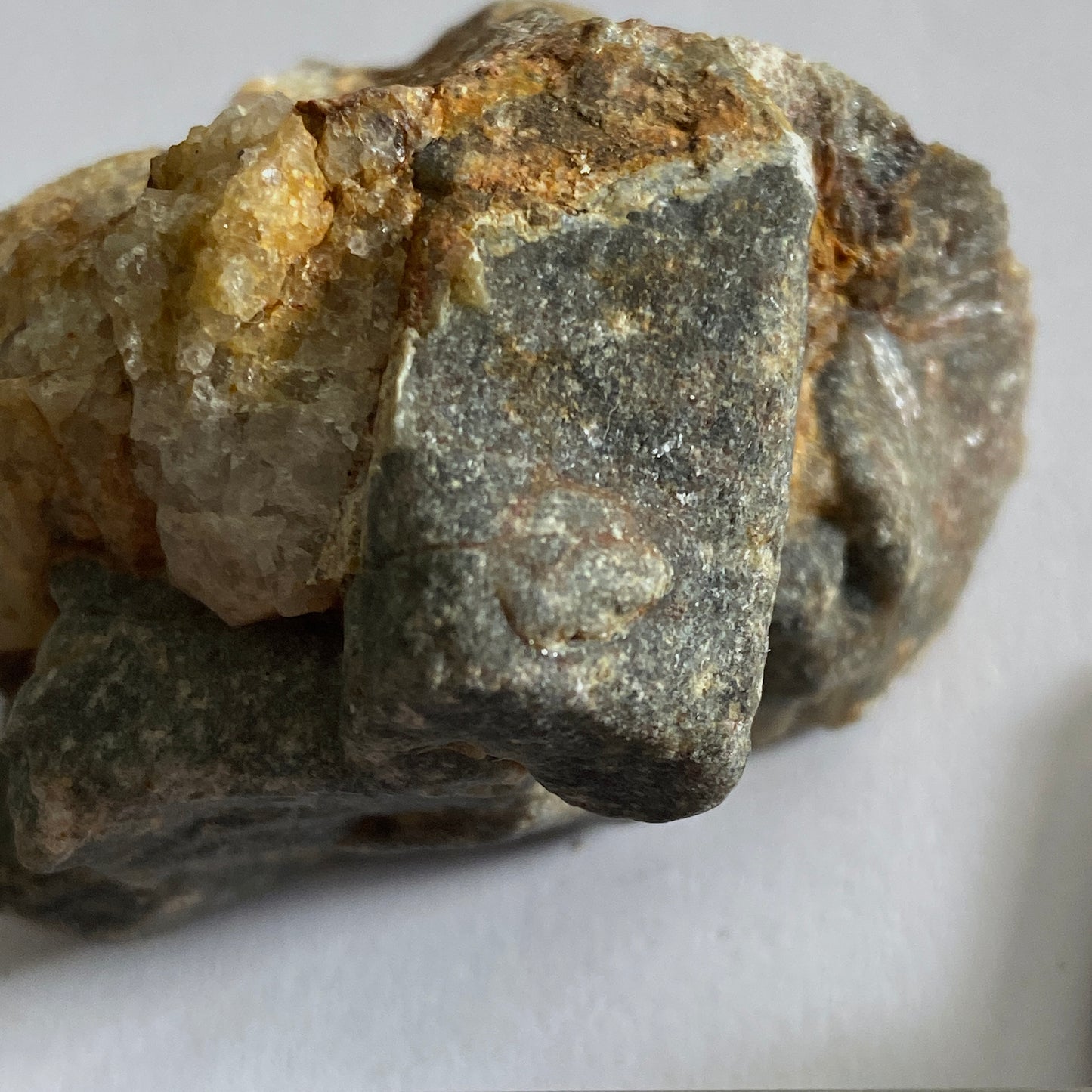 ANDALUSITE - CERRO DE LA SAL, ANDALUSIA, SPAIN. 90g MF1984