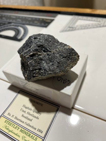 CHROMITE : HAGDALE QUARRY, UNST, SHETLANDS, SCOTLAND 138g MF4810
