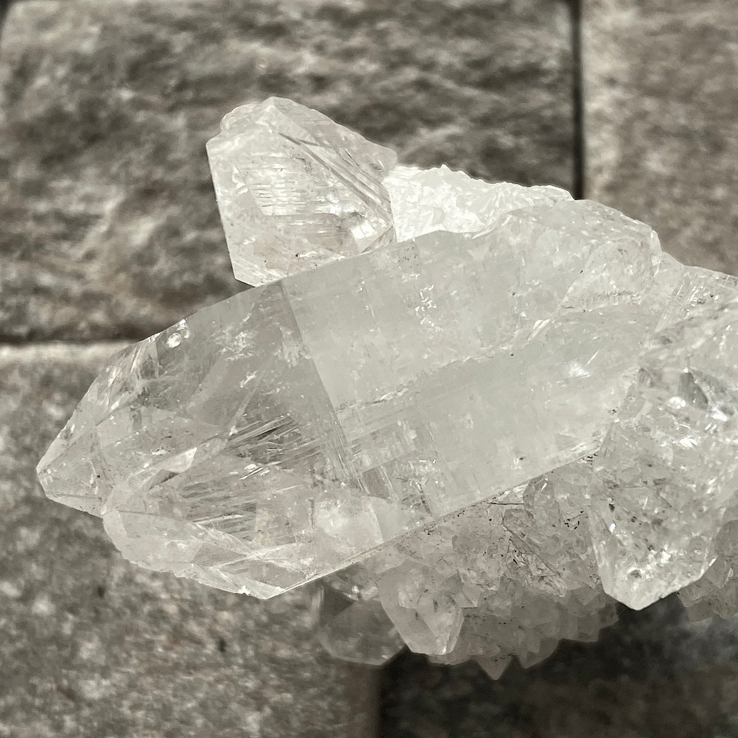 HYDROXYAPOPHYLLITE RARE SUPERBE CLARTÉ D'INDE 22g MF803