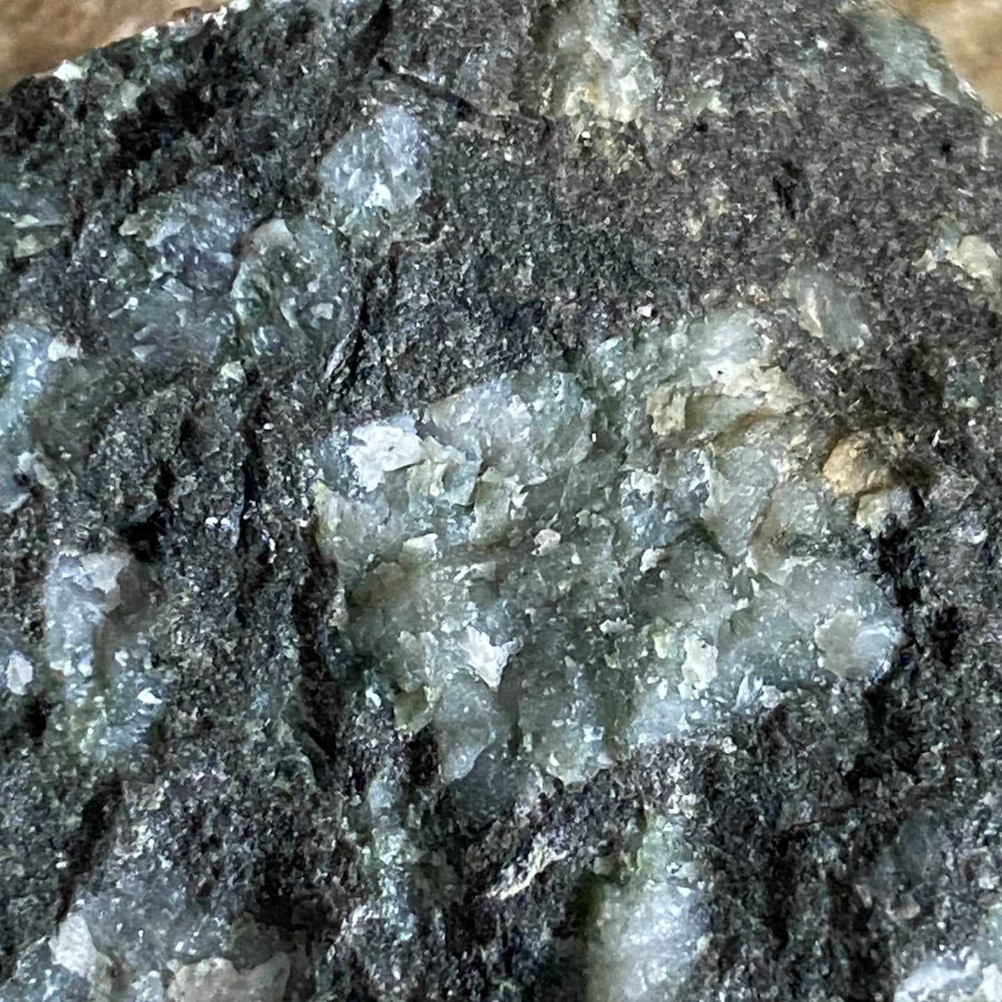 BYTOWNITE [ANORTHITE]  EYCOTT HILL, PATTERDALE, CUMBRIA, ENGLAND 44g. MF1983