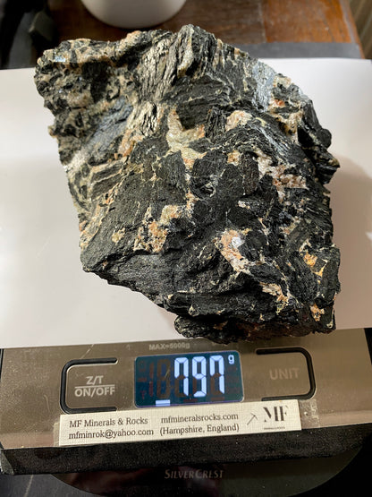 HORNBLENDE : LOCH OF GONFIRTH, VOE, MAINLAND, SHETLAND, SCOTLAND 7907g MF4812