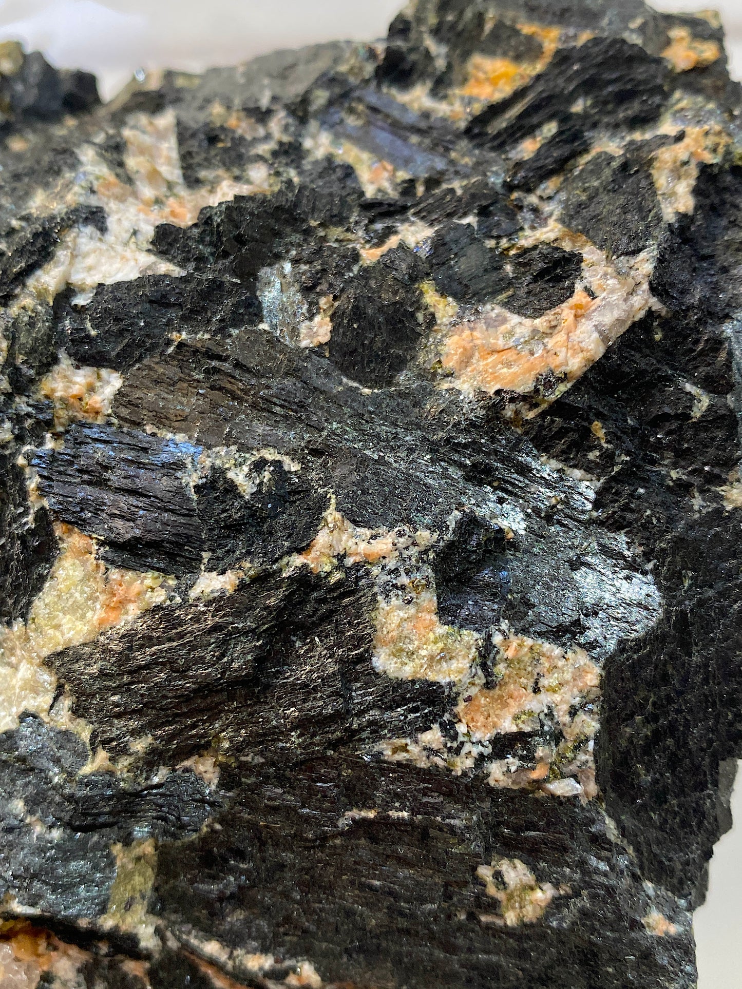 HORNBLENDE : LOCH OF GONFIRTH, VOE, MAINLAND, SHETLAND, SCOTLAND 7907g MF4812