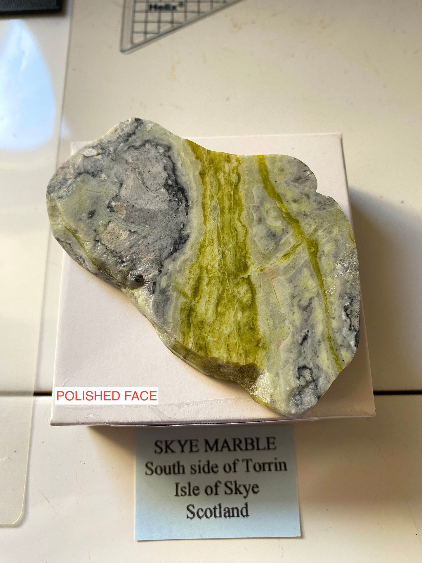 SKYE MARBLE : TORRIN, ISLE OF SKYE, SCOTLAND  78g. MF4813