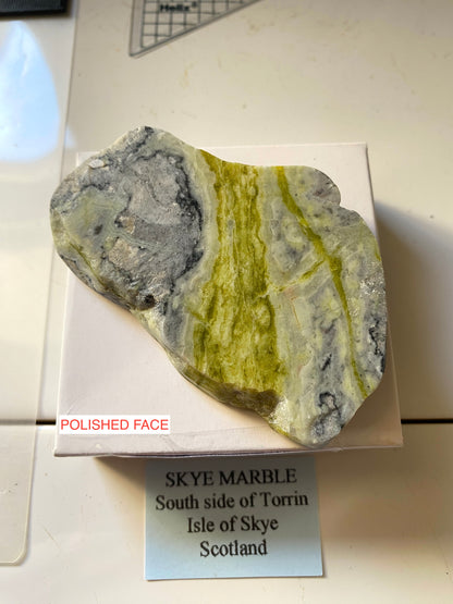 SKYE MARBLE : TORRIN, ISLE OF SKYE, SCOTLAND  78g. MF4813