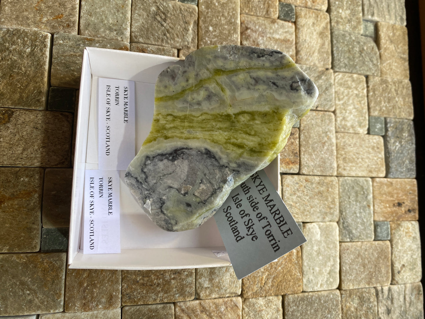 SKYE MARBLE : TORRIN, ISLE OF SKYE, SCOTLAND  78g. MF4813