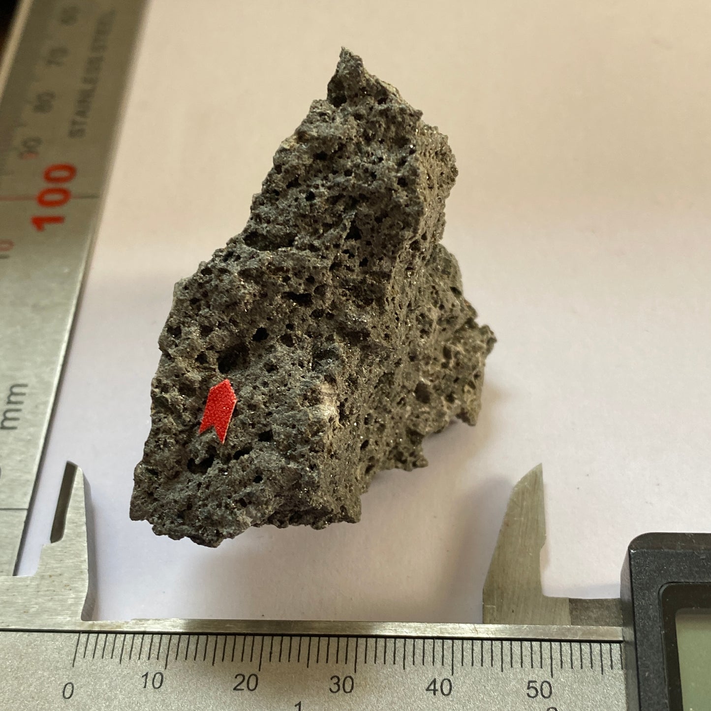 MAGHEMITE/MAGNESIO-HASTINGSITE, MONTENERO, ITALY  46g  MF1980