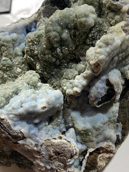 BOTRYOIDAL CHALCEDONY : NUNS PASS, CARSAIG, ISLE OF MULL, SCOTLAND 678g MF4815