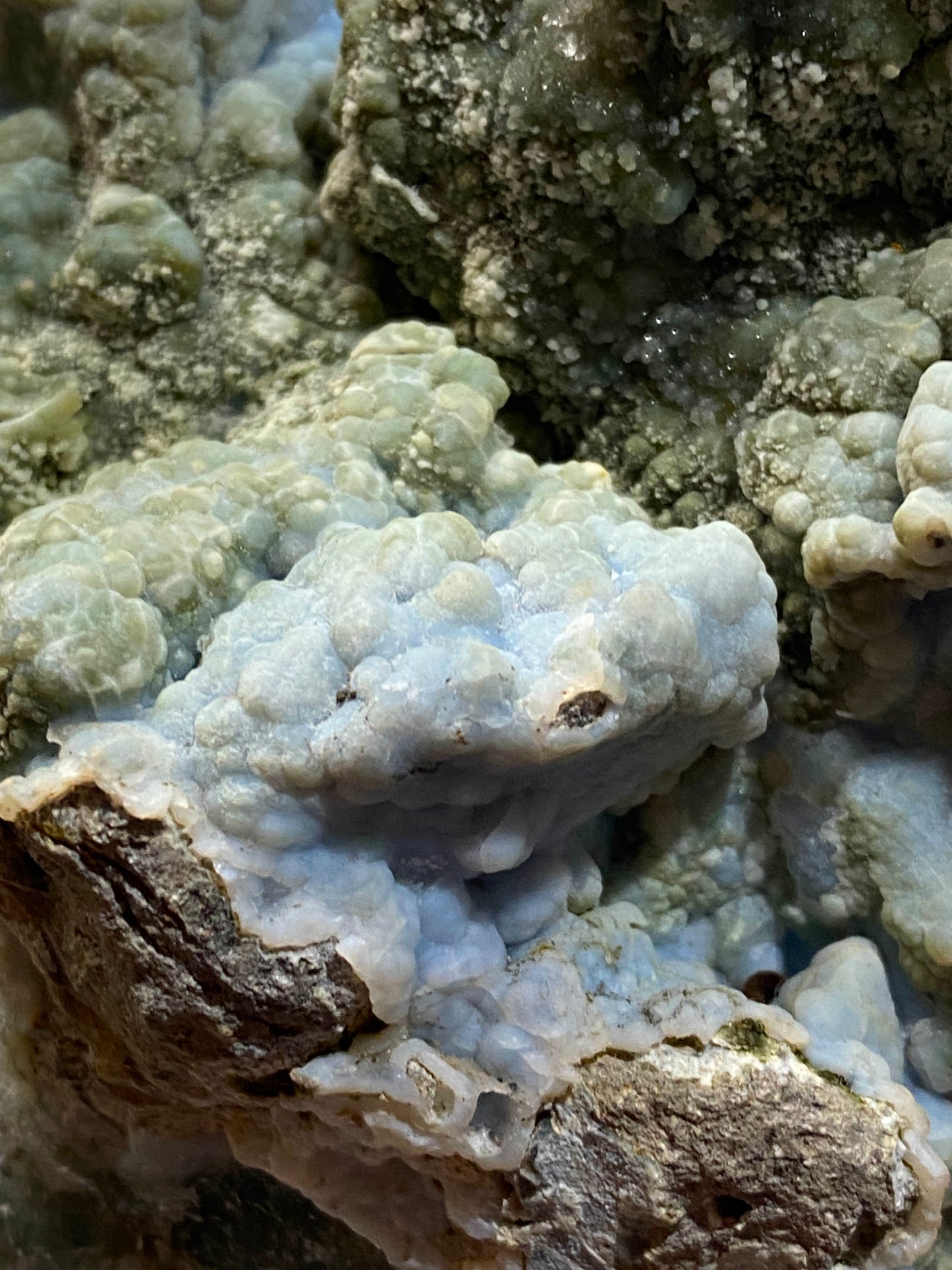 BOTRYOIDAL CHALCEDONY : NUNS PASS, CARSAIG, ISLE OF MULL, SCOTLAND 678g MF4815