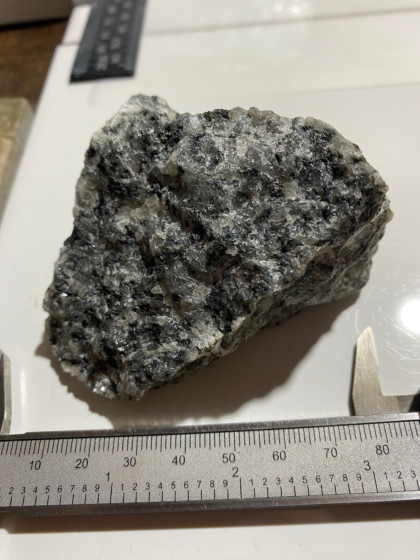 GABBRO : SITHEAN MOR, ARDNAMURCHAN, HIGHLAND, SCOTLAND 240g MF4816