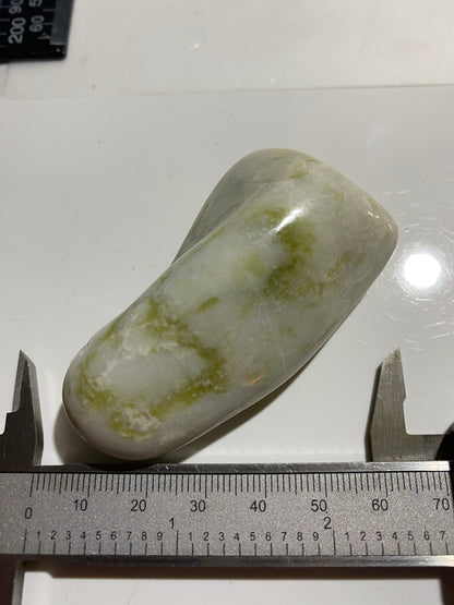 IONA MARBLE [POLISHED] : THE MARBLE QUARRY, ISLE OF IONA, SCOTLAND. 85g MF4817