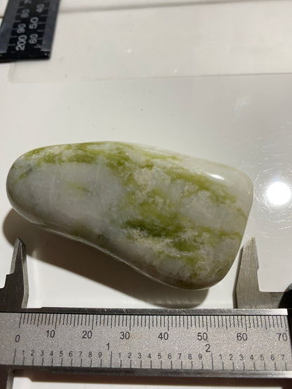 IONA MARBLE [POLISHED] : THE MARBLE QUARRY, ISLE OF IONA, SCOTLAND. 85g MF4817