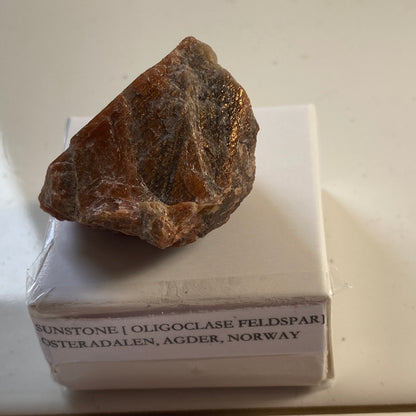 OLIGOCLASE FELDSPAR [SUNSTONE]  - OSTERADALEN, NORWAY. 25g MF1978