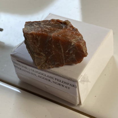 OLIGOCLASE FELDSPAR [SUNSTONE]  - OSTERADALEN, NORWAY. 25g MF1978