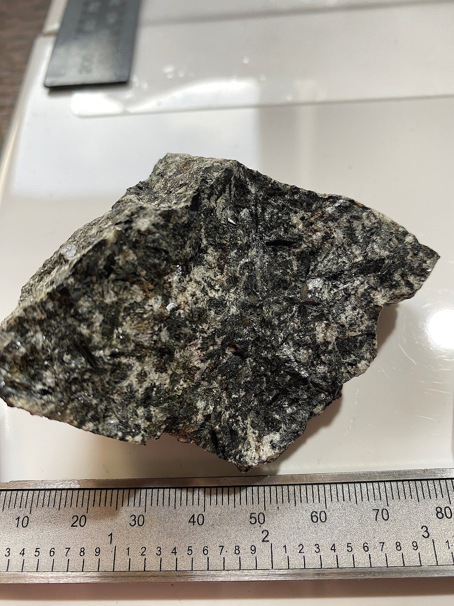 LUGARITE [VARIETY OF TESCHENITE] : LUGAR HILL, AYRSHIRE, SCOTLAND 148g MF4820
