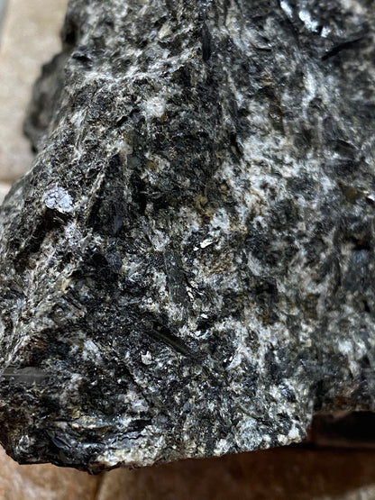 LUGARITE [VARIETY OF TESCHENITE] : LUGAR HILL, AYRSHIRE, SCOTLAND 148g MF4820
