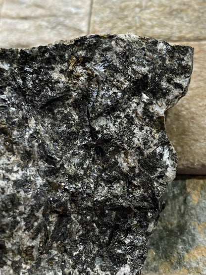 LUGARITE [VARIETY OF TESCHENITE] : LUGAR HILL, AYRSHIRE, SCOTLAND 148g MF4820