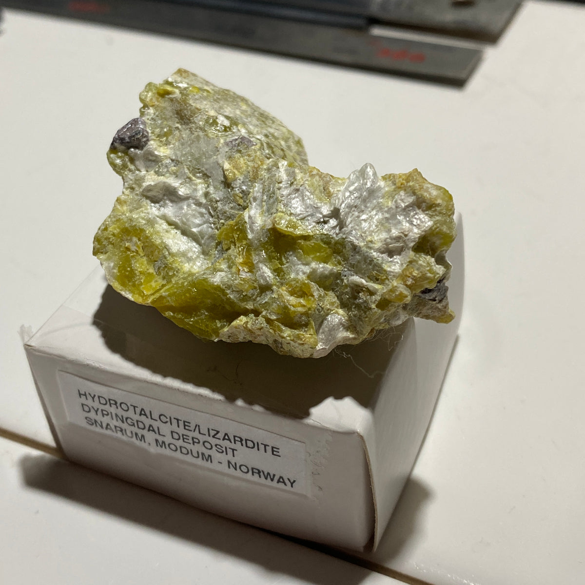 HYDROTALCITE/LIZARDITE : DYPINGDAL DEPOSIT, SNARUM, MODUM, NORWAY  46g MF5426