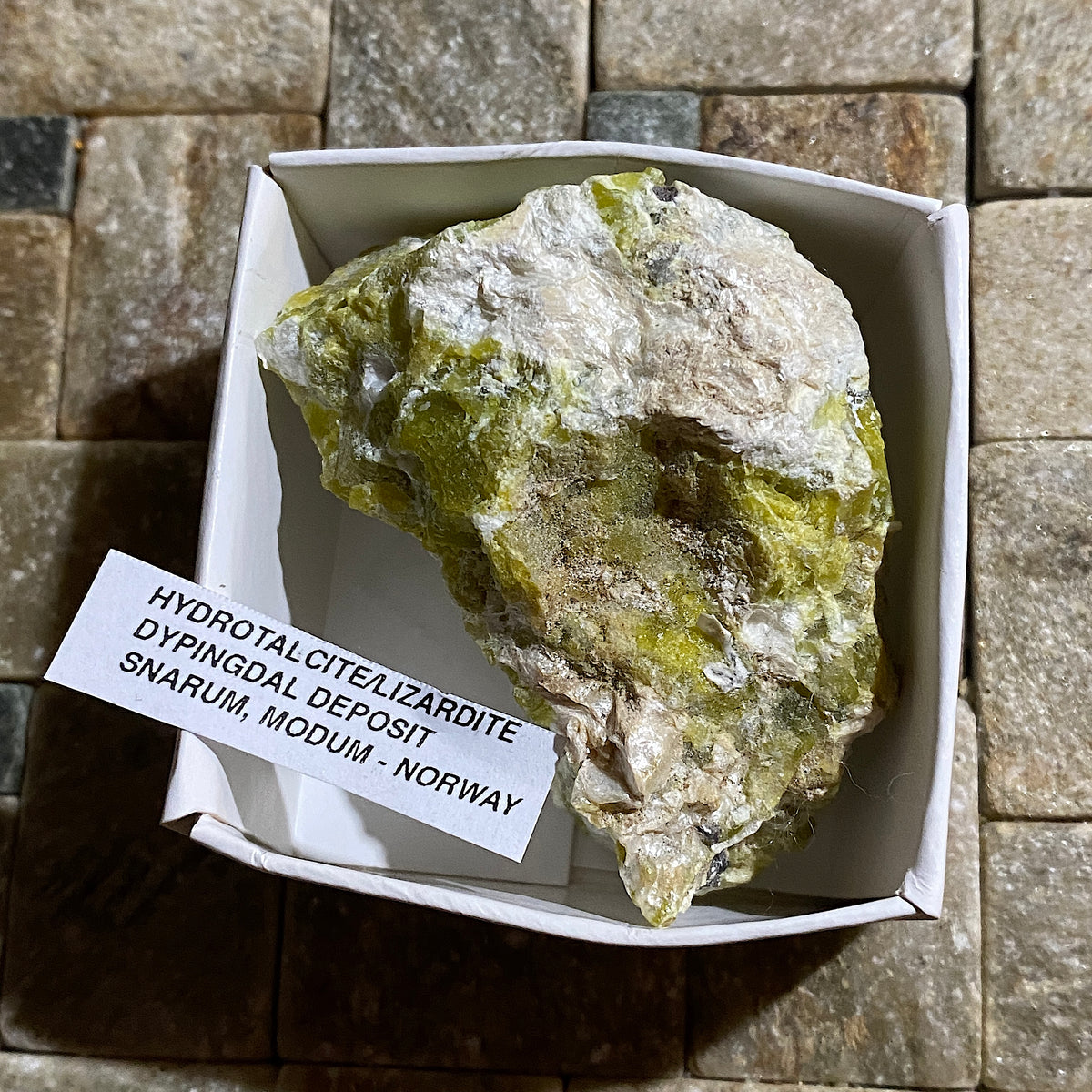 HYDROTALCITE/LIZARDITE : DYPINGDAL DEPOSIT, SNARUM, MODUM, NORWAY  46g MF5426