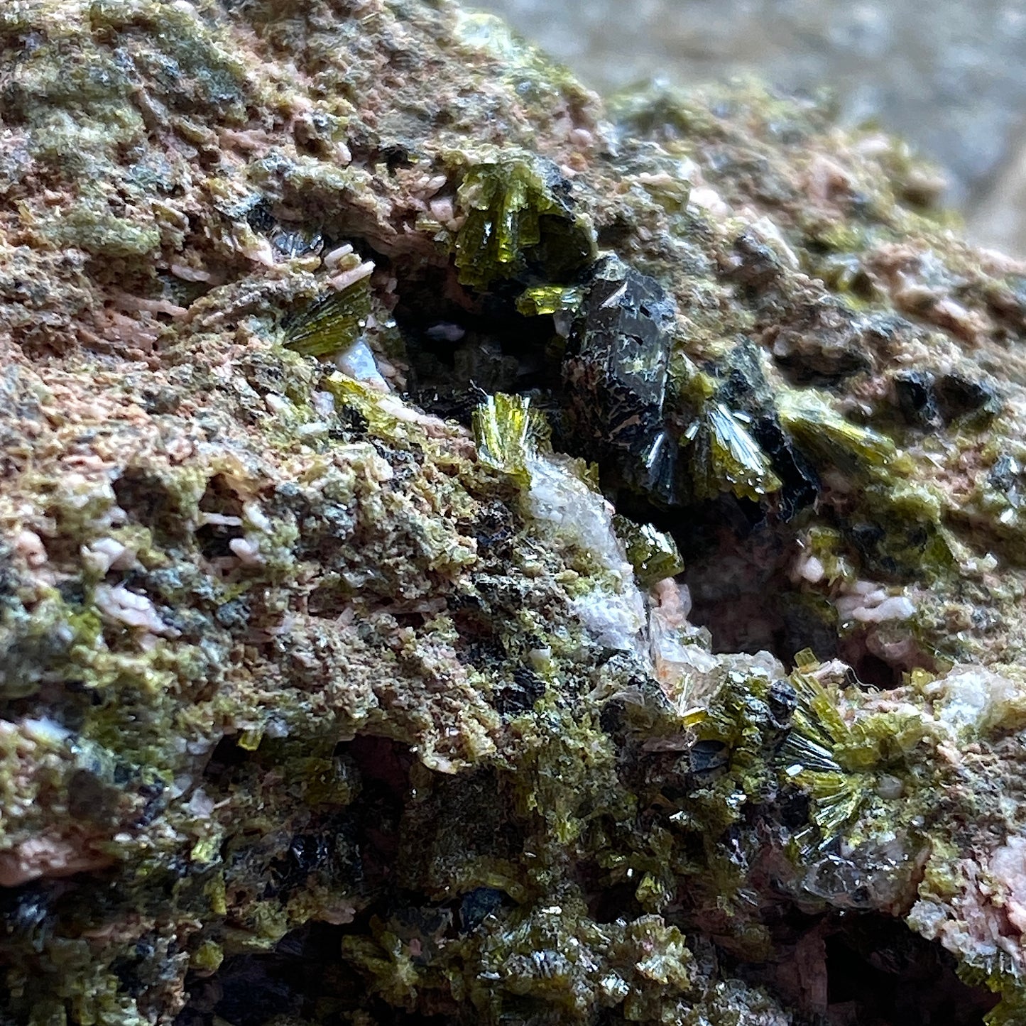 EPIDOTE - IMILCHIL, HIGH ATLAS MOUNTAINS, TAFILALET, MOROCCO   88g MF9766