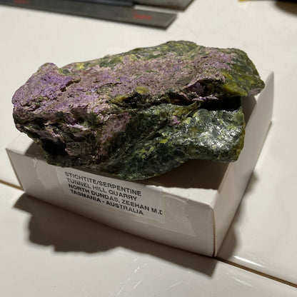 STICHTITE/SERPENTINE : TUNNEL HILL QRY, DUNDAS, TASMANIA, AUSTRALIA. 143g MF4527