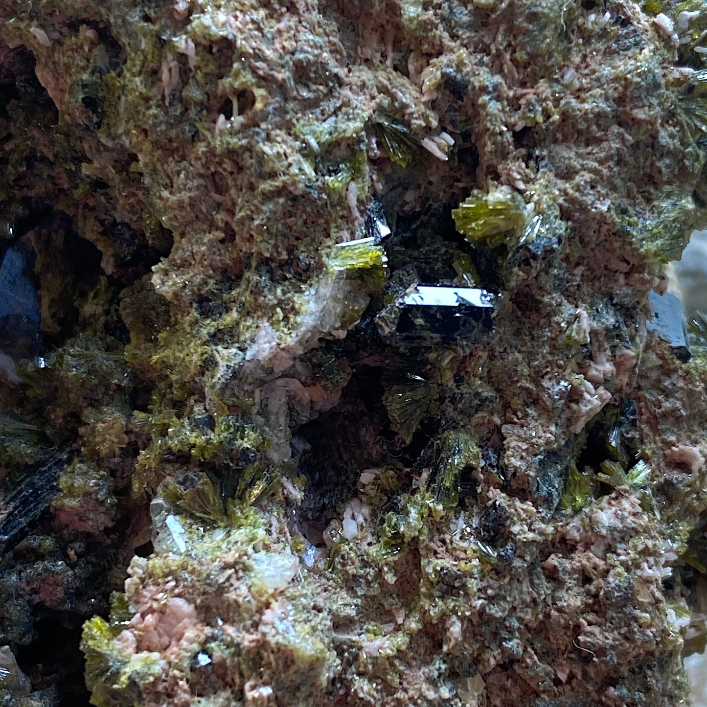 EPIDOTE - IMILCHIL, HIGH ATLAS MOUNTAINS, TAFILALET, MOROCCO   88g MF9766