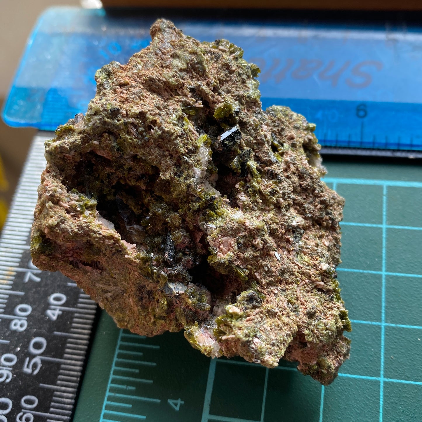 EPIDOTE - IMILCHIL, HIGH ATLAS MOUNTAINS, TAFILALET, MOROCCO   88g MF9766