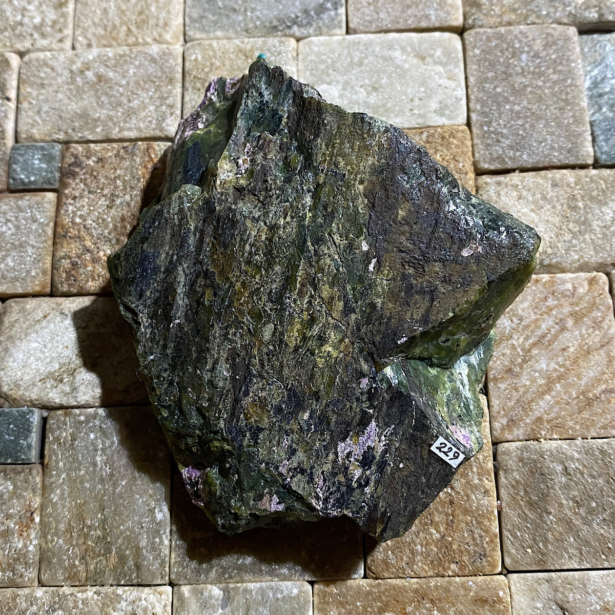 STICHTITE/SERPENTINE : TUNNEL HILL QRY, DUNDAS, TASMANIA, AUSTRALIA. 143g MF4527