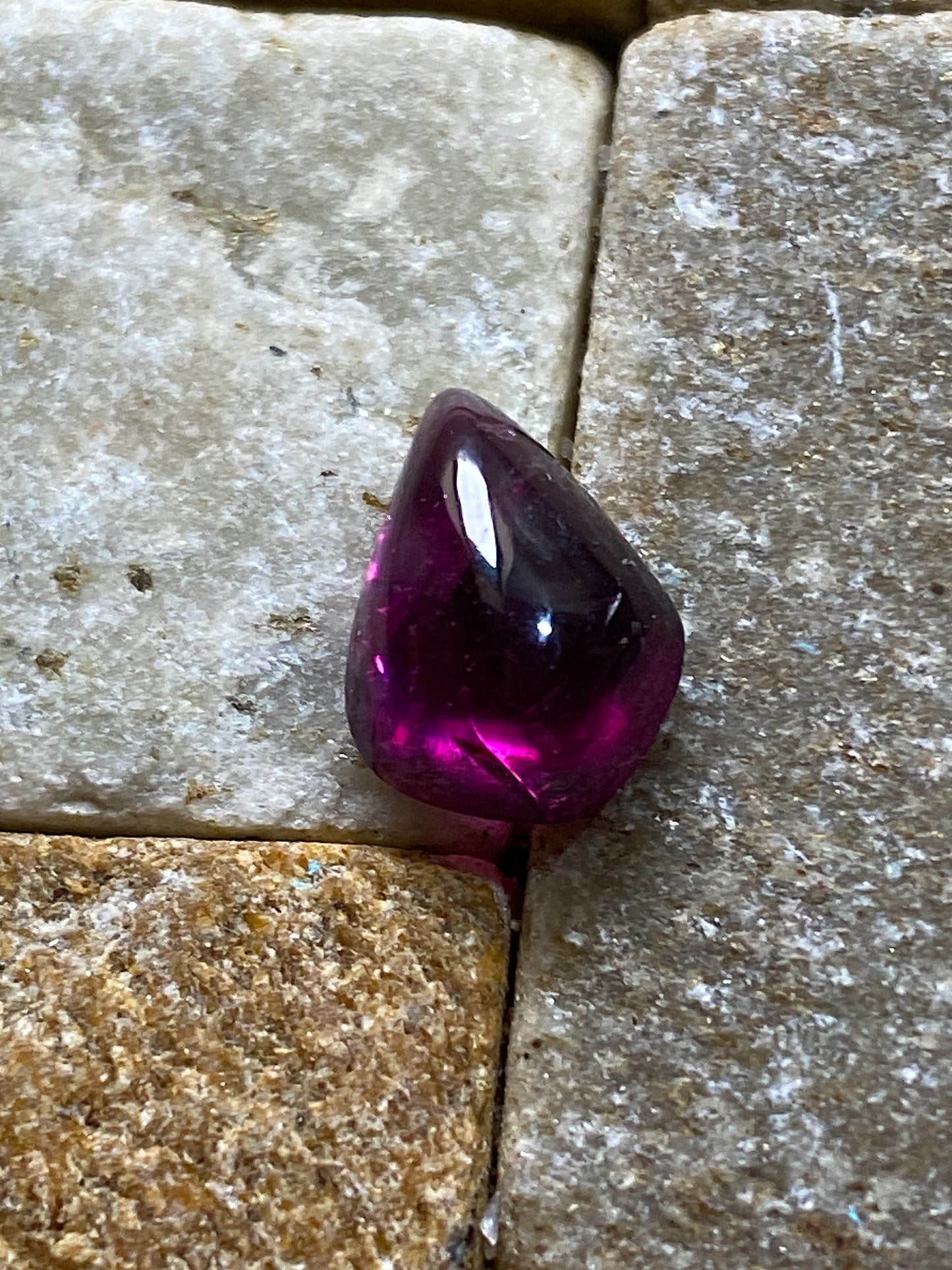 RHODOLITE GARNET GEMSTONE : TRAT PROVINCE, THAILAND  3.06Ct MFG4803