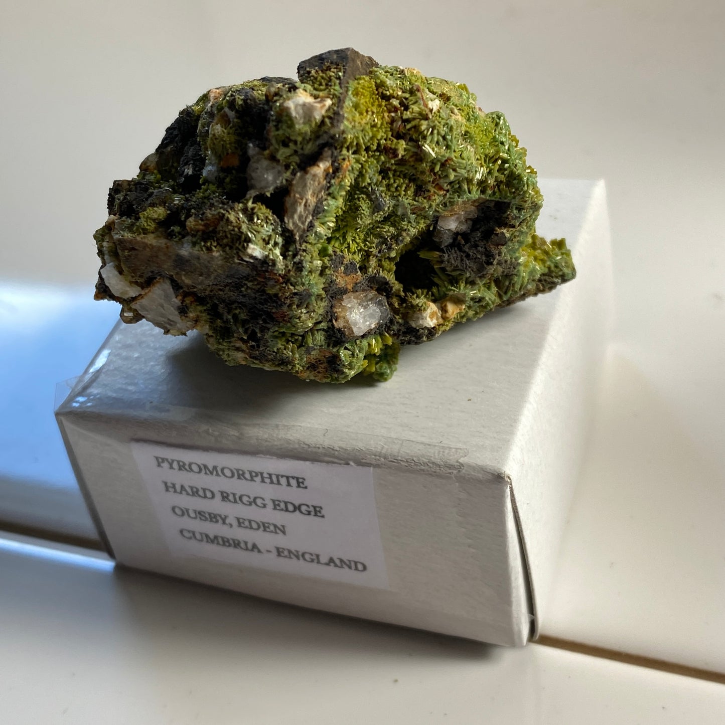 PYROMORPHITE [ETC] - HARDRIGG EWDGE, OUSBY, EDEN, CUMBRIA, ENGLAND. 65g MF2111