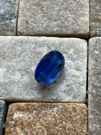 KYANITE GEMSTONE : KALI GANDAKI GORGE, MUSTANG DISTRICT, NEPAL  3.63Ct MFG4807