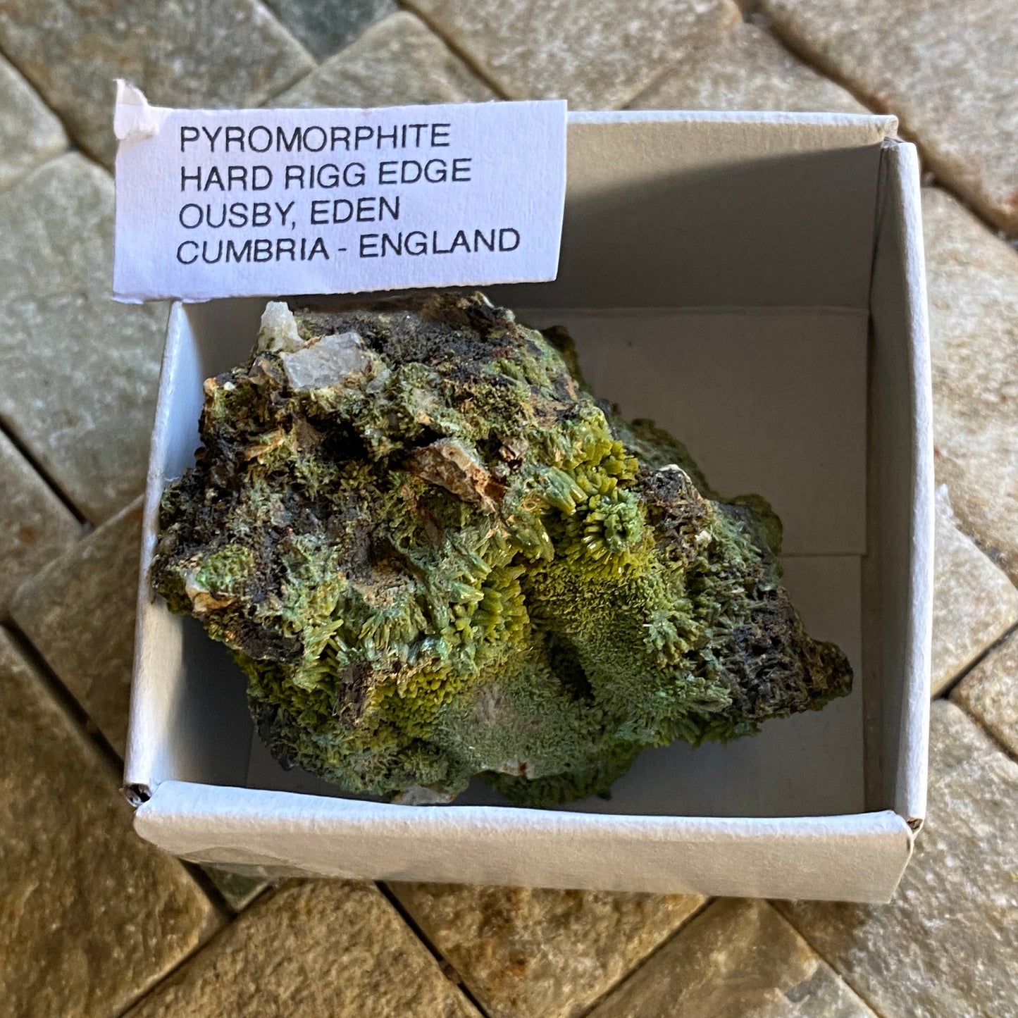 PYROMORPHITE [ETC] - HARDRIGG EWDGE, OUSBY, EDEN, CUMBRIA, ENGLAND. 65g MF2111