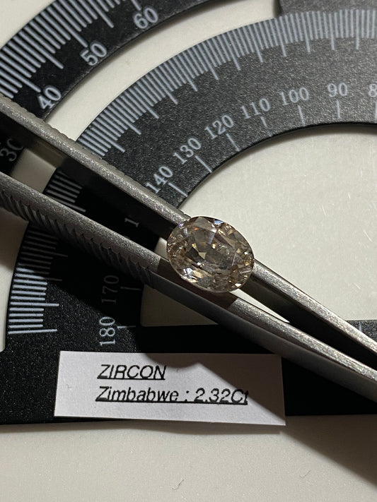 ZIRCON NATURAL GEMSTONE BRILLIANT LUSTRE   : KWEKWE, ZIMBABWE 2.32Ct MFG4812