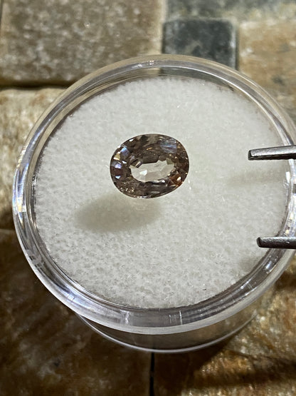 ZIRCON NATURAL GEMSTONE BRILLIANT LUSTRE   : KWEKWE, ZIMBABWE 2.32Ct MFG4812