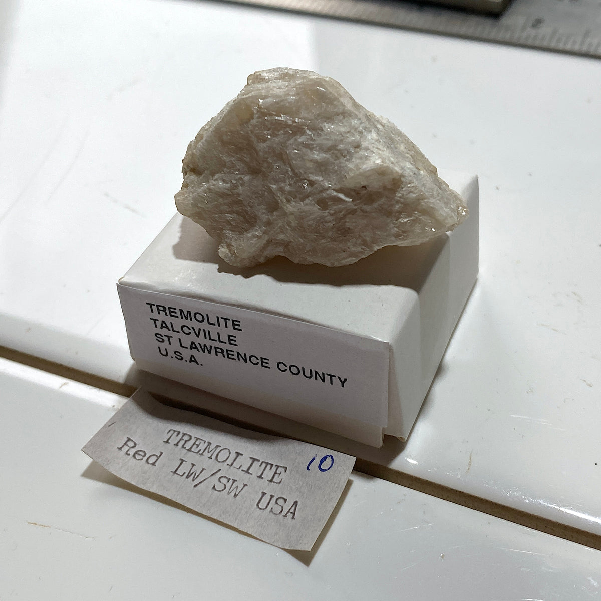 TREMOLITE : TALCVILLE, ST LAWRENCE COUNTY, NEW YORK, U.S.A.  19g  MF5449